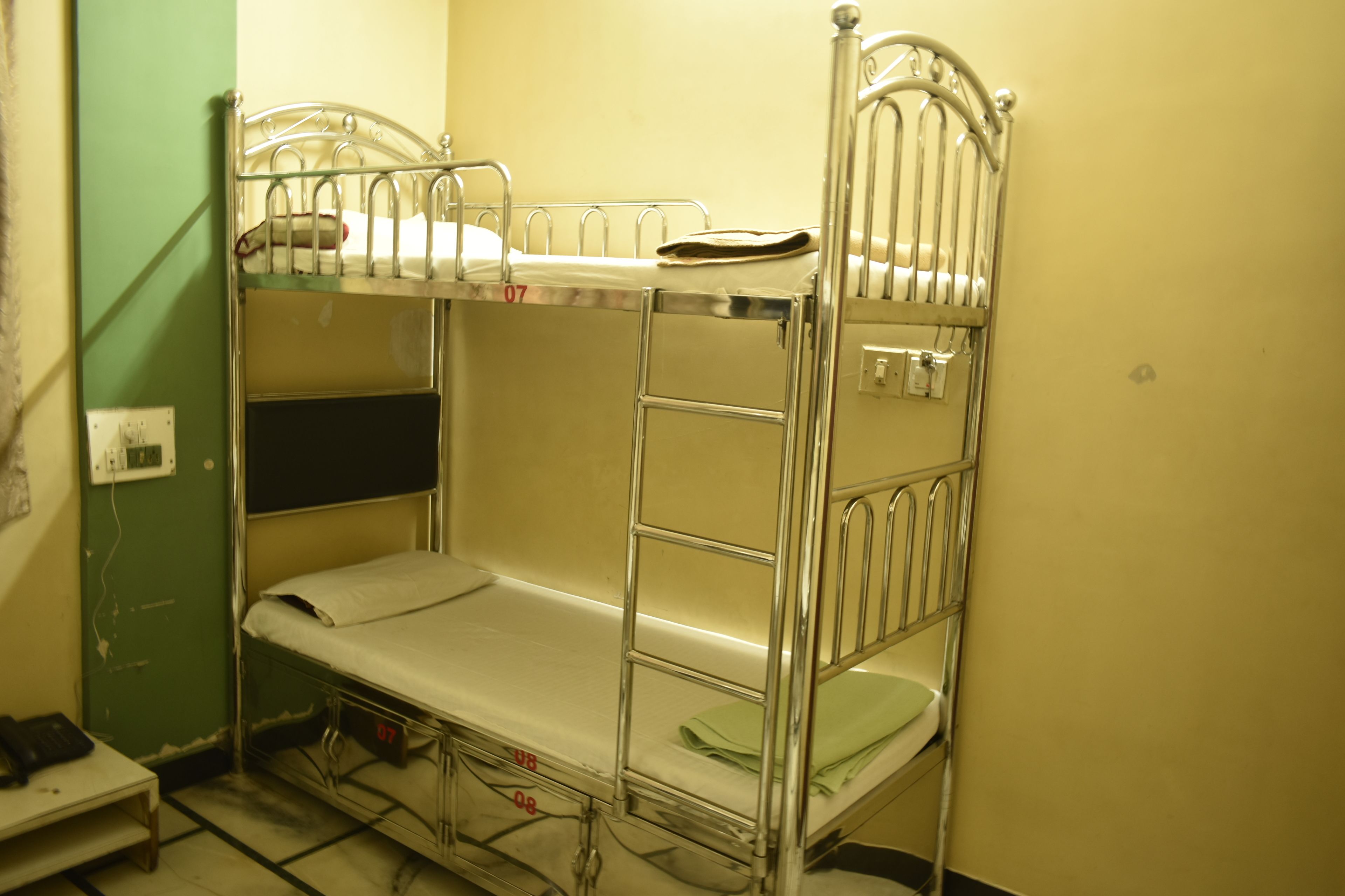 Phòng 4 | Truy cập Internet không dây miễn phí 