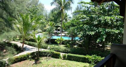 Lah Own Khaolak Resort