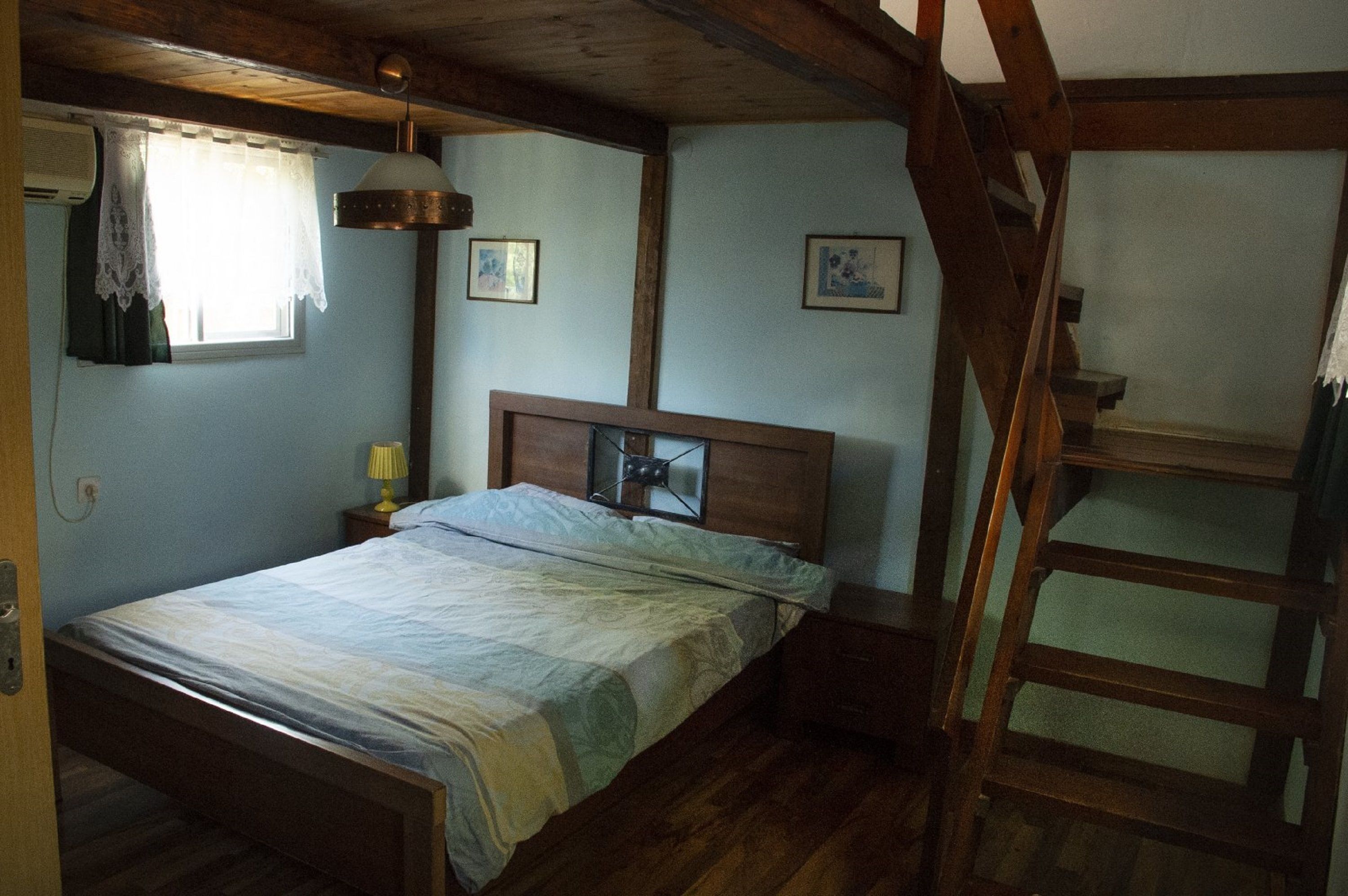 Gallery Studio | 2 bedrooms, desk, blackout drapes, free cribs/infant beds