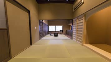 House (Please reply to email from property) | In-room safe, iron/ironing board, free WiFi