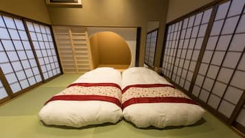 House (Please reply to email from property) | In-room safe, iron/ironing board, free WiFi