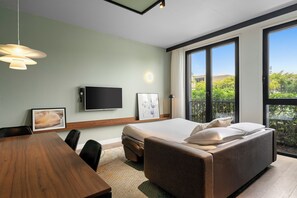 Urban Triple Room | 객실 내 금고, 책상, 노트북 작업 공간, 방음 설비