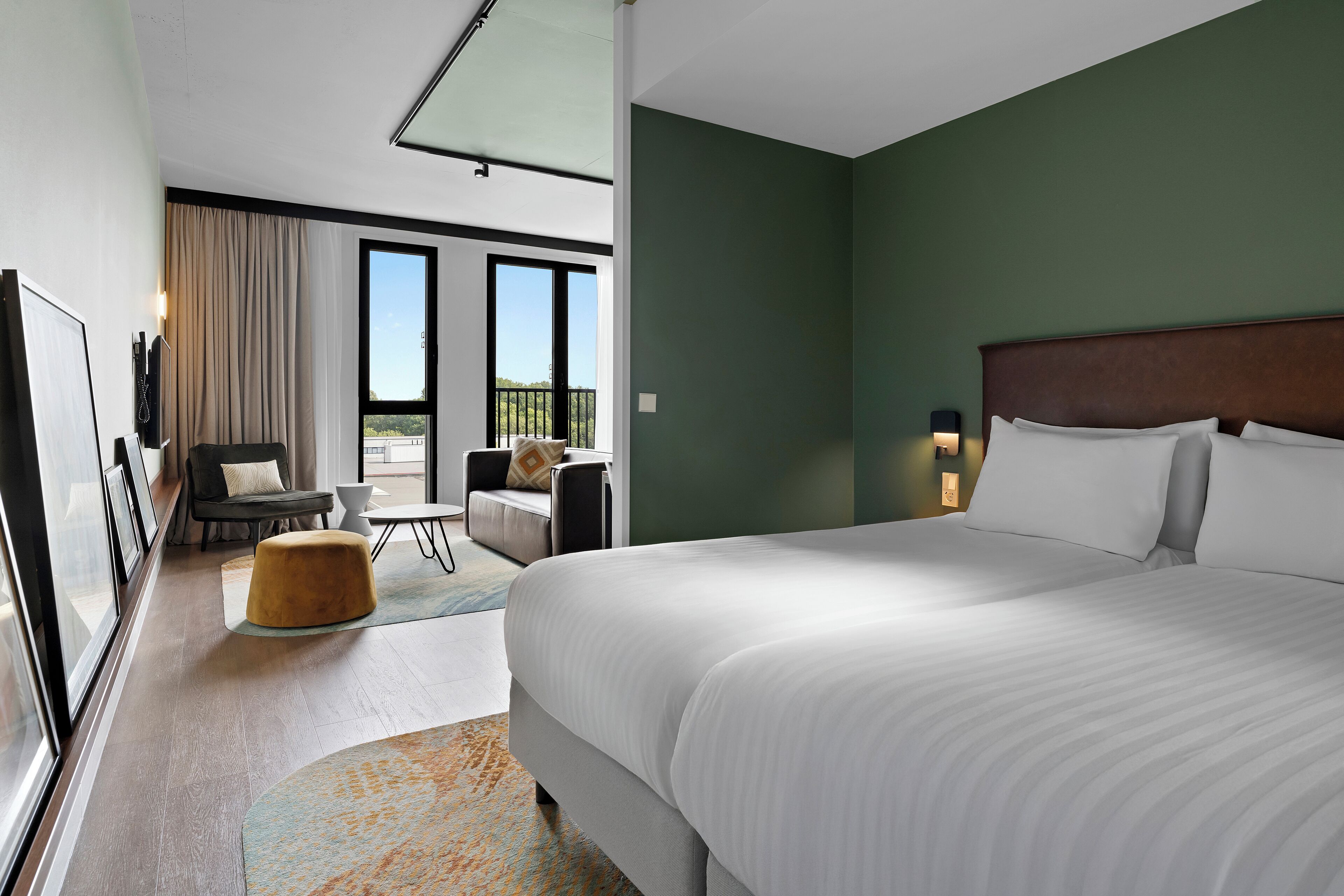 Urban Twin Room | In-room safe, desk, laptop workspace, soundproofing