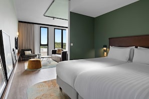 Urban Twin Room | Tallelokero huoneessa, työpöytä