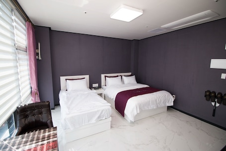 Ropa de cama de alta calidad, minibar, cortinas blackout y wifi