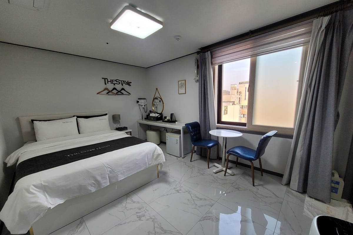 Ropa de cama de alta calidad, minibar, cortinas blackout y wifi