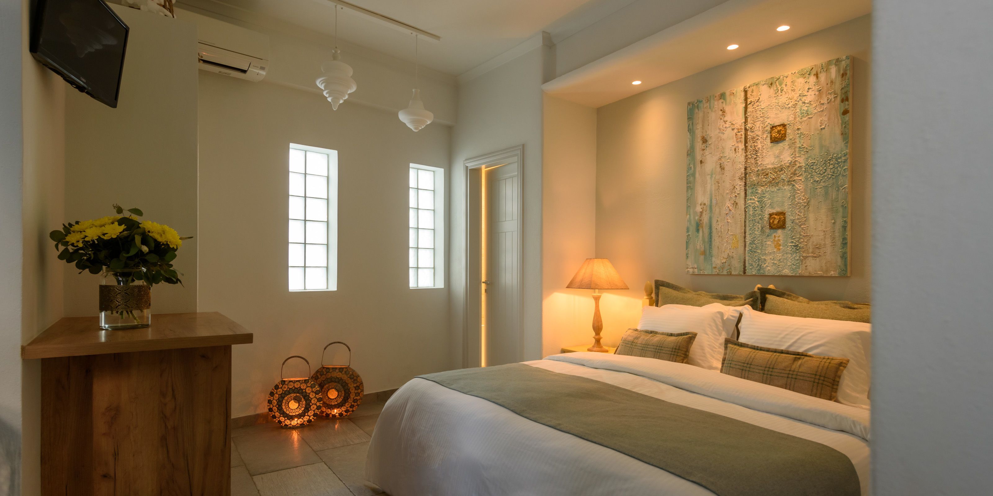 in-room safe, individually decorated, desk, iron/ironing board