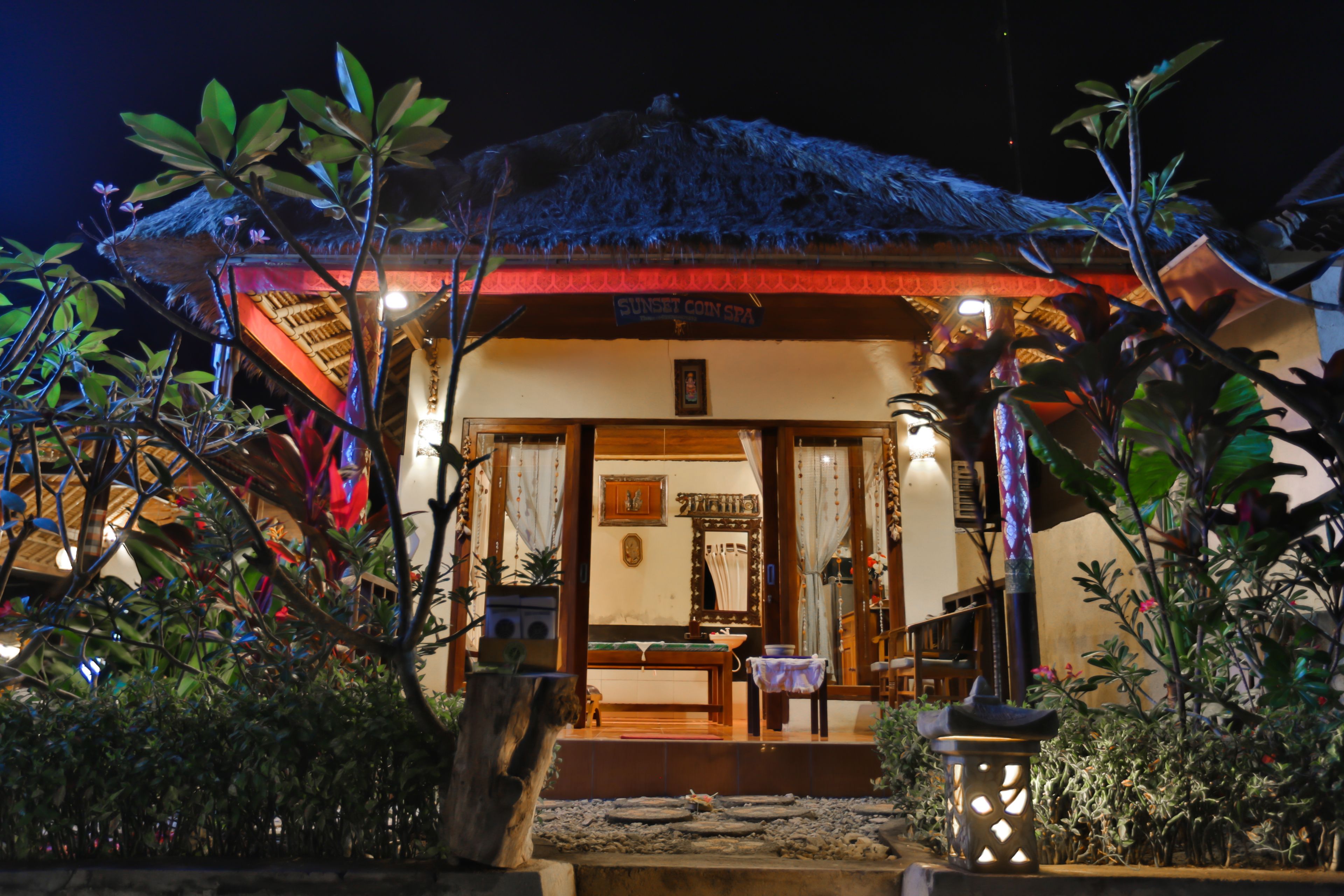 Couples treatment rooms, body treatments, aromatherapy