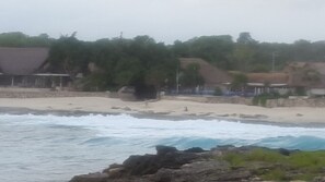 On the beach, fishing - D'Coin Lembongan (Lembongan Island)