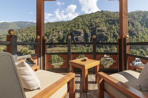 Junior Suite, 1 King Bed, Valley View | Terrace/patio