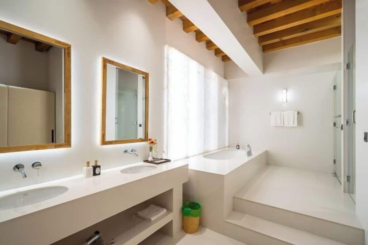 Bathroom | Separate tub and shower, rainfall showerhead, free toiletries