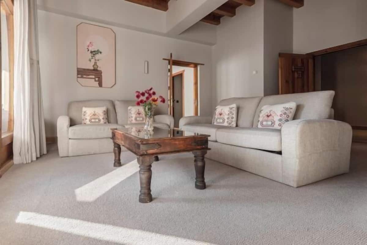 Living area | TV, heated floors