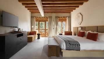 Suite junior, 1 cama King size, vista al valle | 1 habitación, minibar y caja de seguridad en la habitación