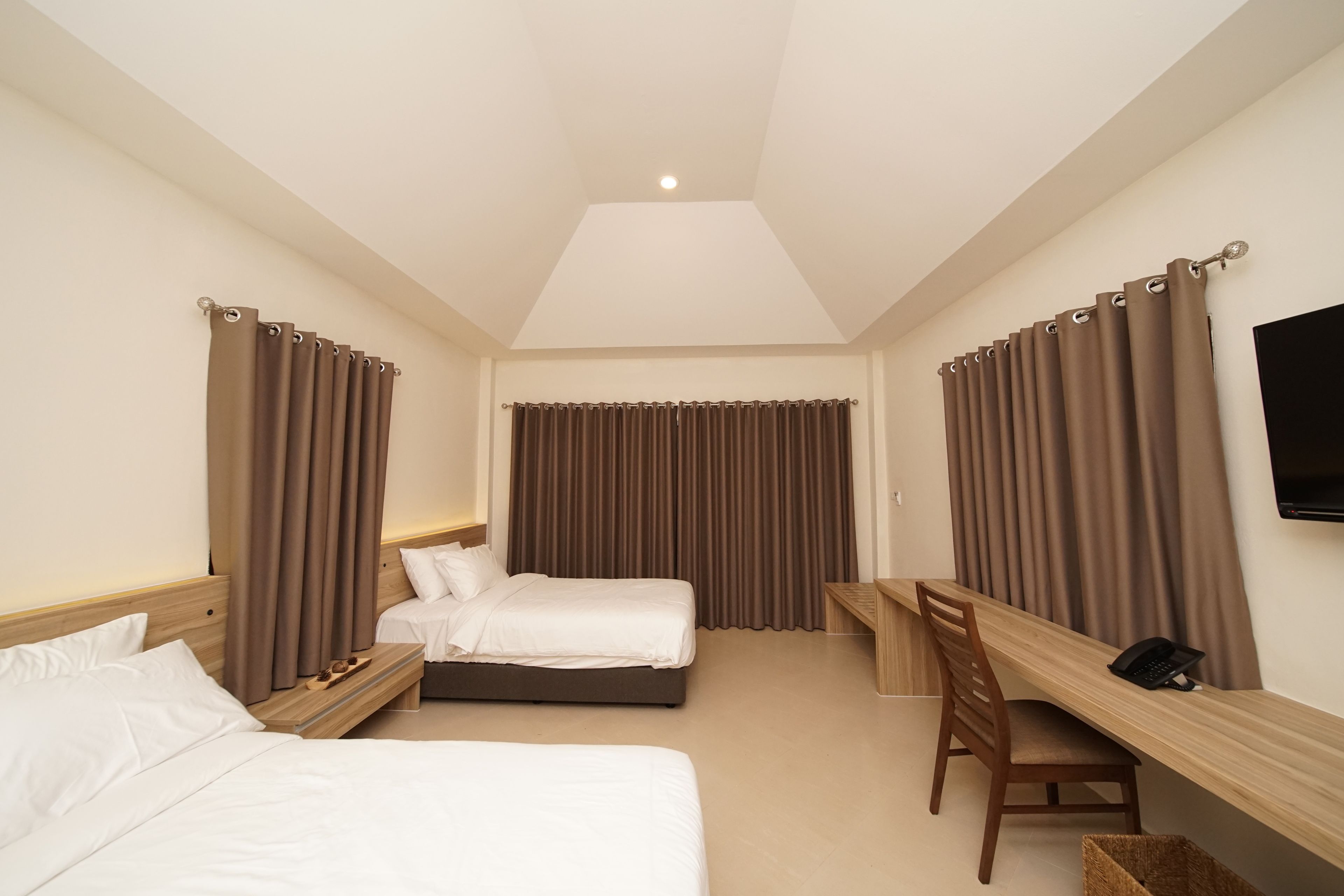 deluxe twin room with balcony | minibar, in-room safe, individually decorated, individually furnished