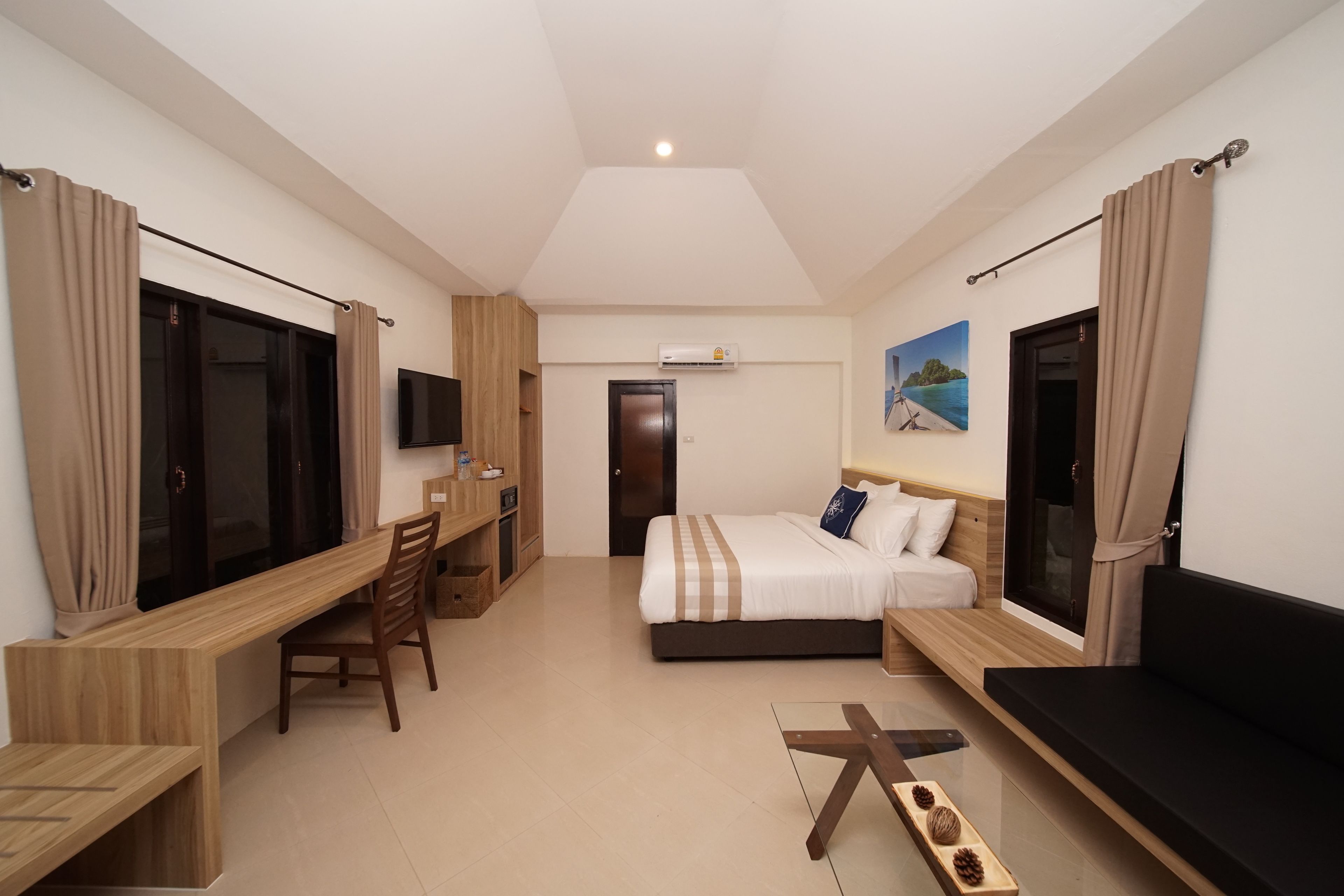 minibar, in-room safe, individually decorated, individually furnished