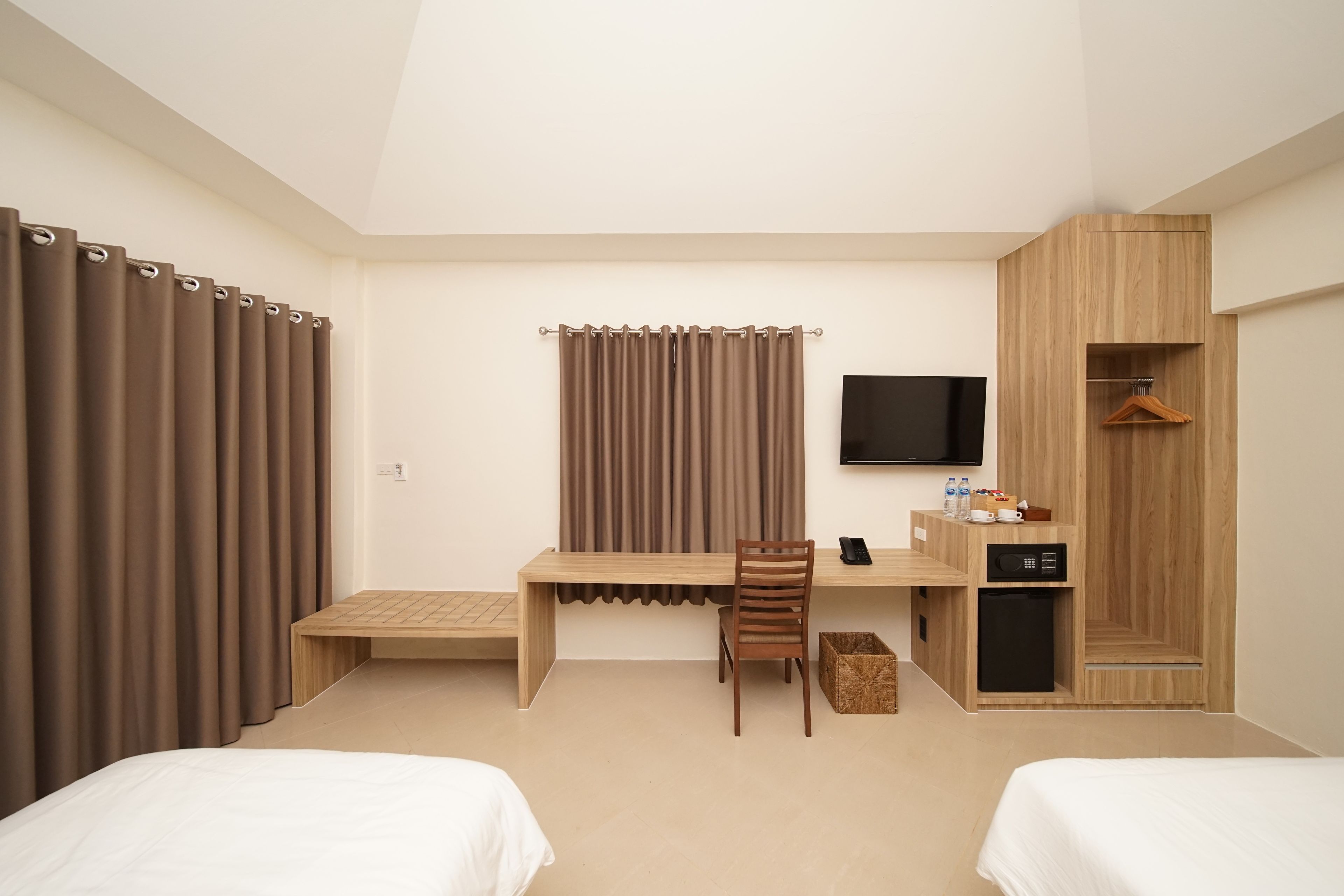 minibar, in-room safe, individually decorated, individually furnished