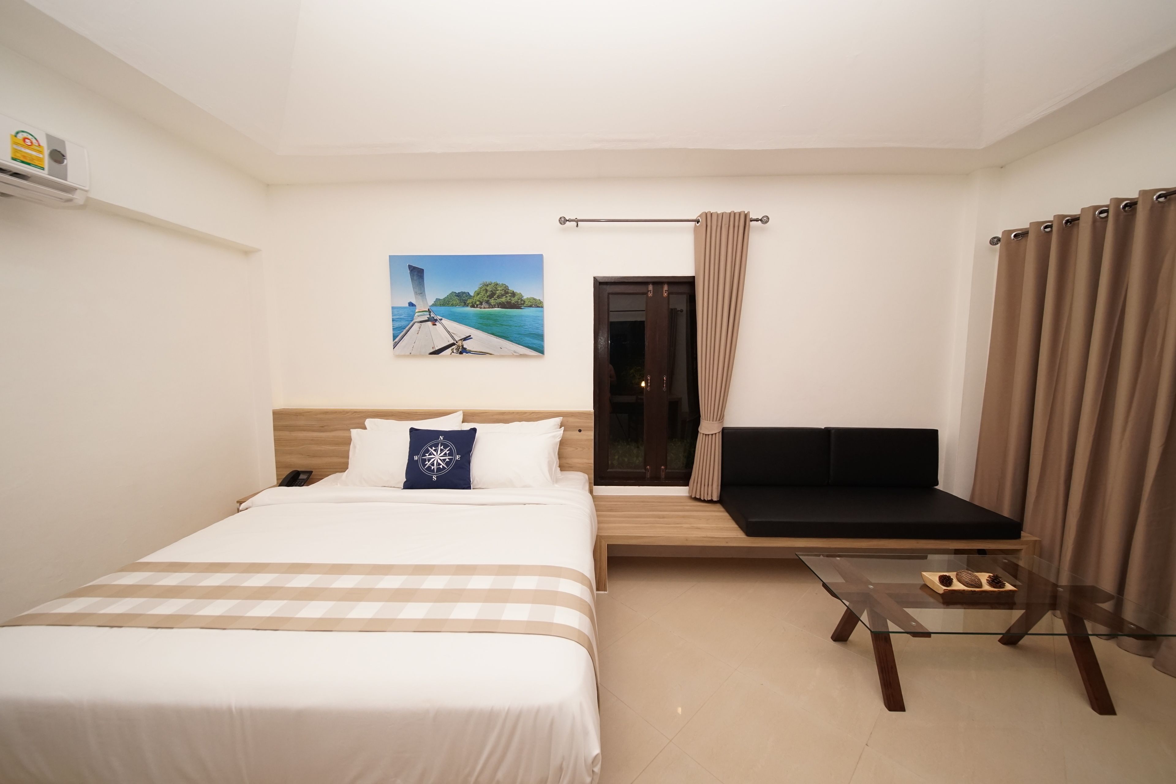 minibar, in-room safe, individually decorated, individually furnished