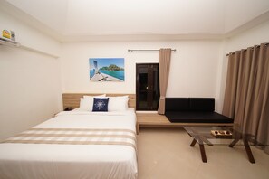 Minibar, in-room safe, individually decorated, individually furnished