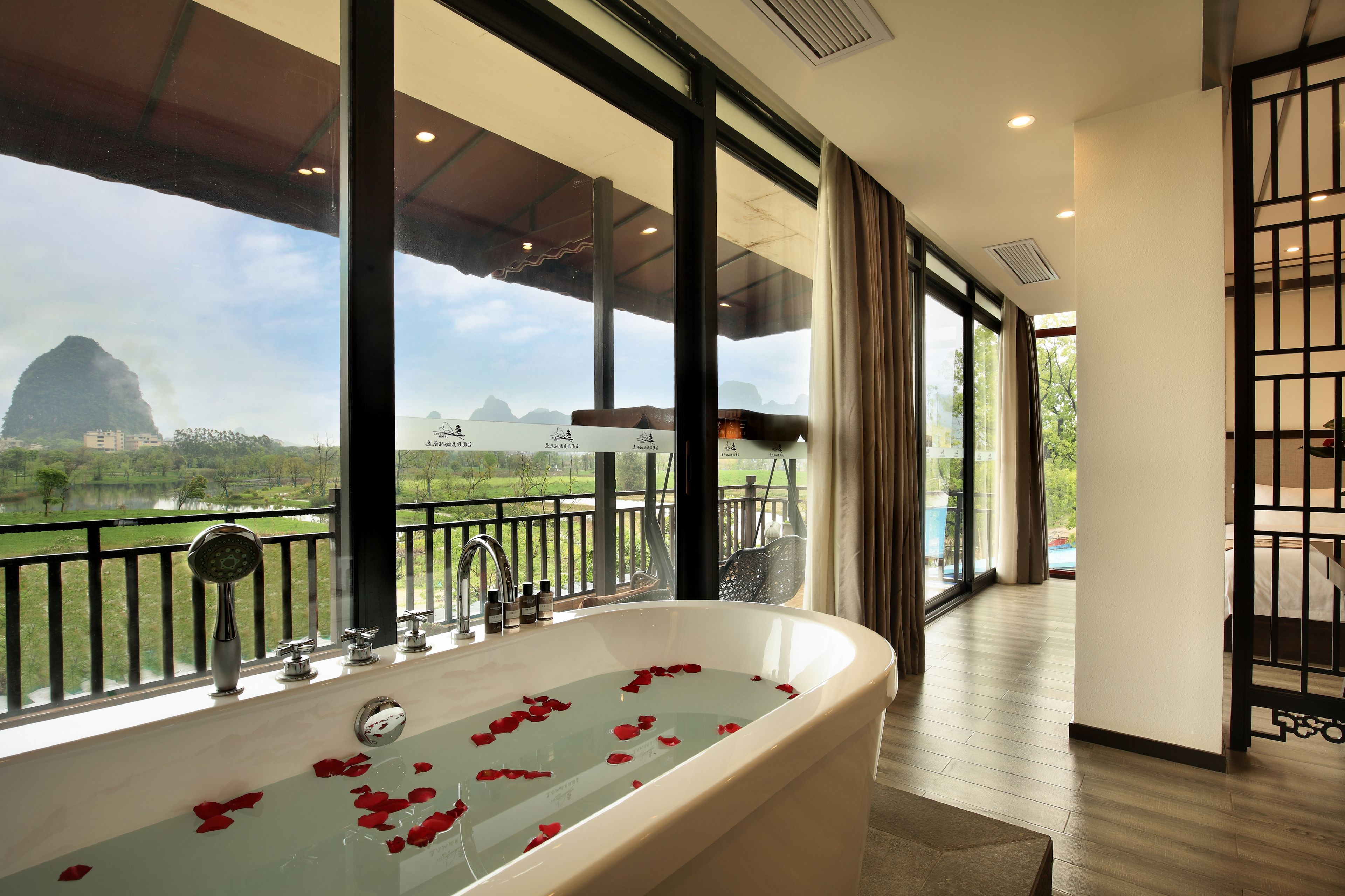 deluxe suite, 1 bedroom, bathtub, hill view | egyptian cotton sheets, premium bedding, pillow-top beds, desk