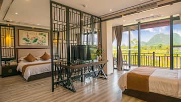 Deluxe Suite, 1 Bedroom, Bathtub, Hill View | Egyptian cotton sheets, premium bedding, pillowtop beds, desk