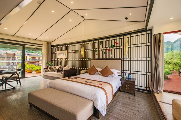 Habitación panorámica doble, 1 habitación, bañera, vistas a la colina | Sábanas de algodón egipcio y ropa de cama de alta calidad