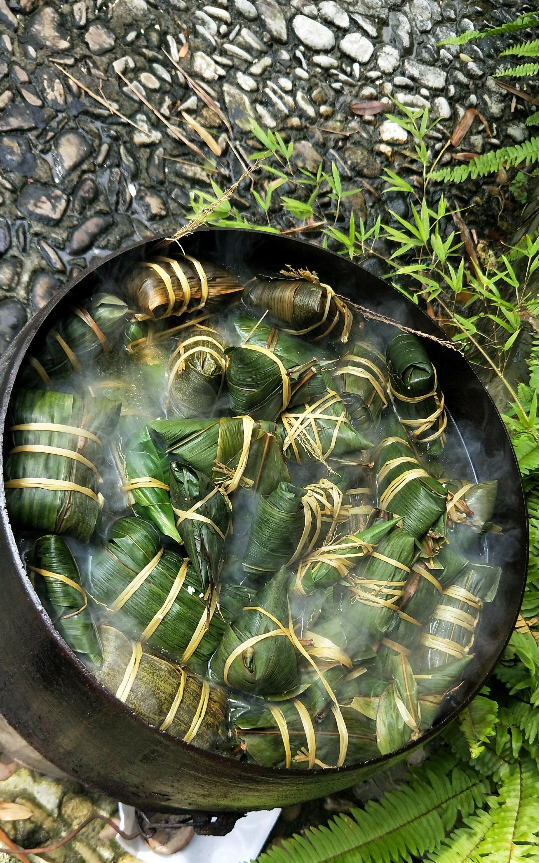 breakfast, lunch, dinner served; chinese cuisine