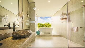Family Triple Room, 1 Bedroom, Ensuite, Courtyard Area | Bathroom | Free toiletries, hair dryer, bathrobes, slippers