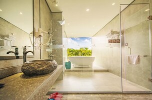 庭院景家庭房  | 浴室 | 免费洗浴用品、吹风机、浴袍、拖鞋