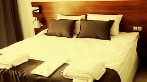 Minibar, desk, WiFi (free), bed sheets - Bektas Karagol Otel (Dereli)