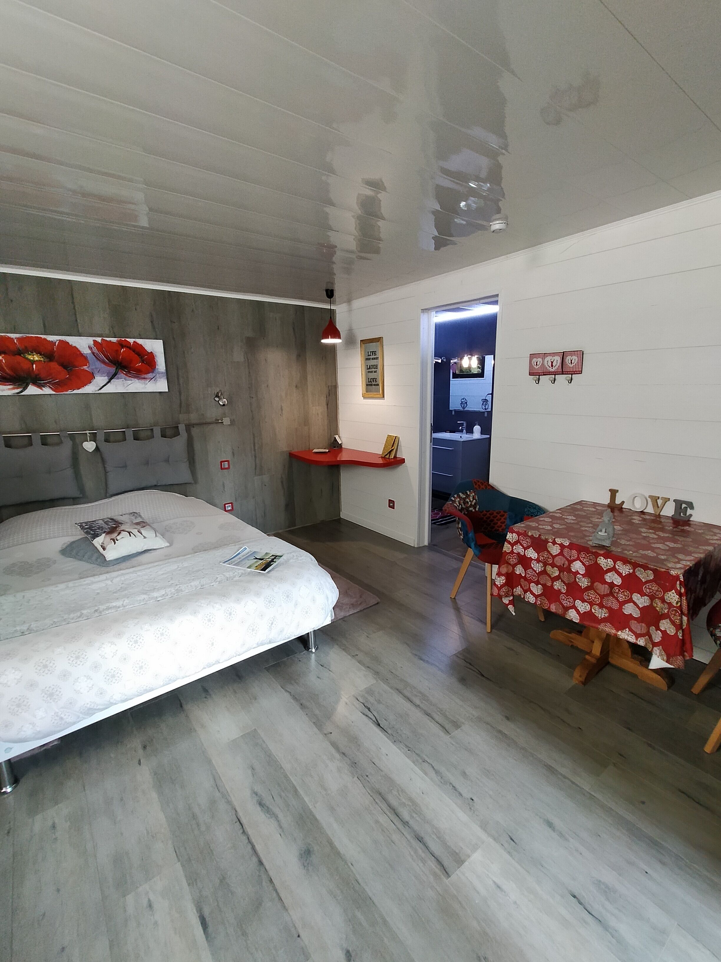 Individually decorated, desk, free WiFi, bed sheets