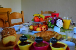 Free daily continental breakfast
