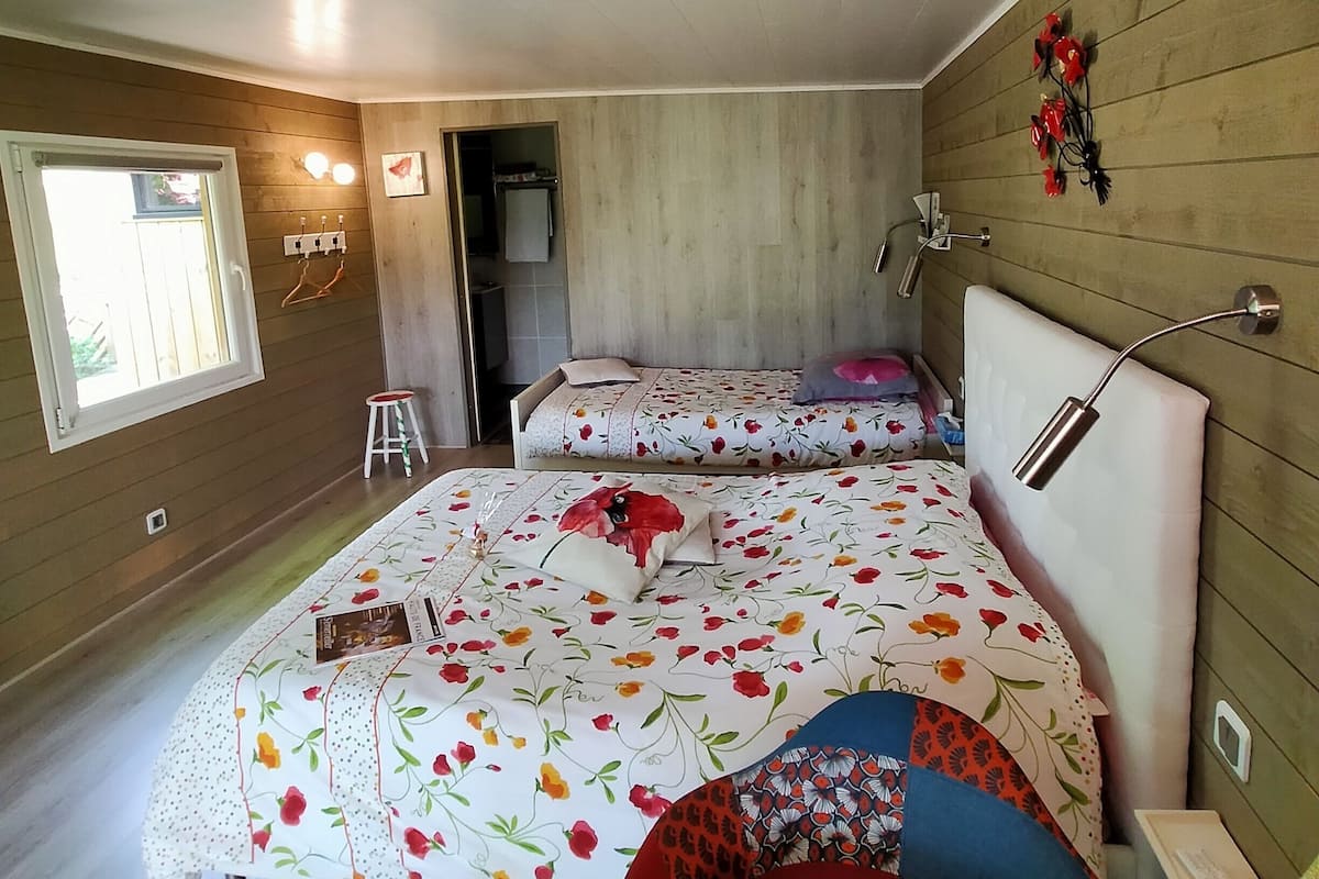 Chalet, Balcony, Park View | Individually decorated, desk, free WiFi, bed sheets