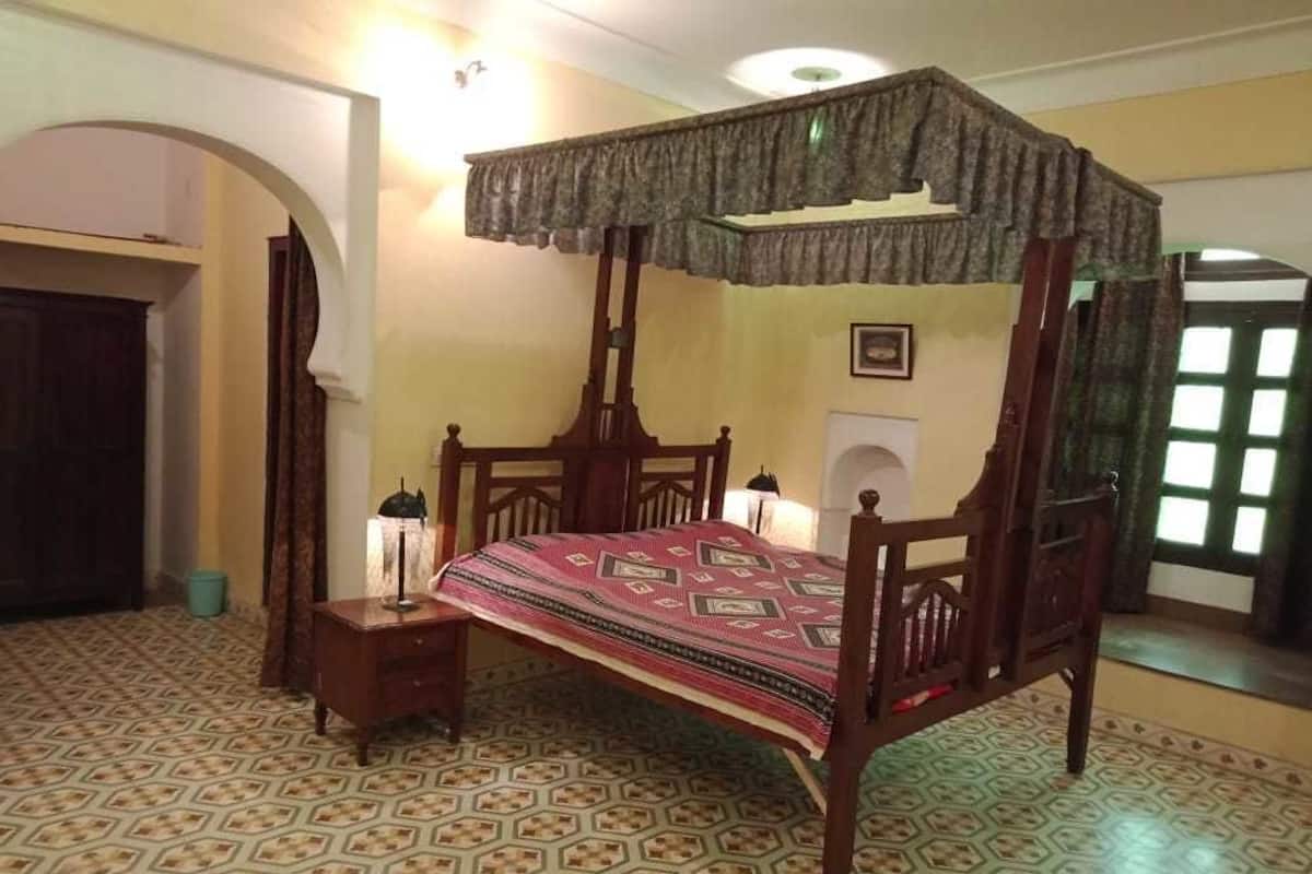 Standard Room | Minibar, desk, soundproofing, iron/ironing board (on request)