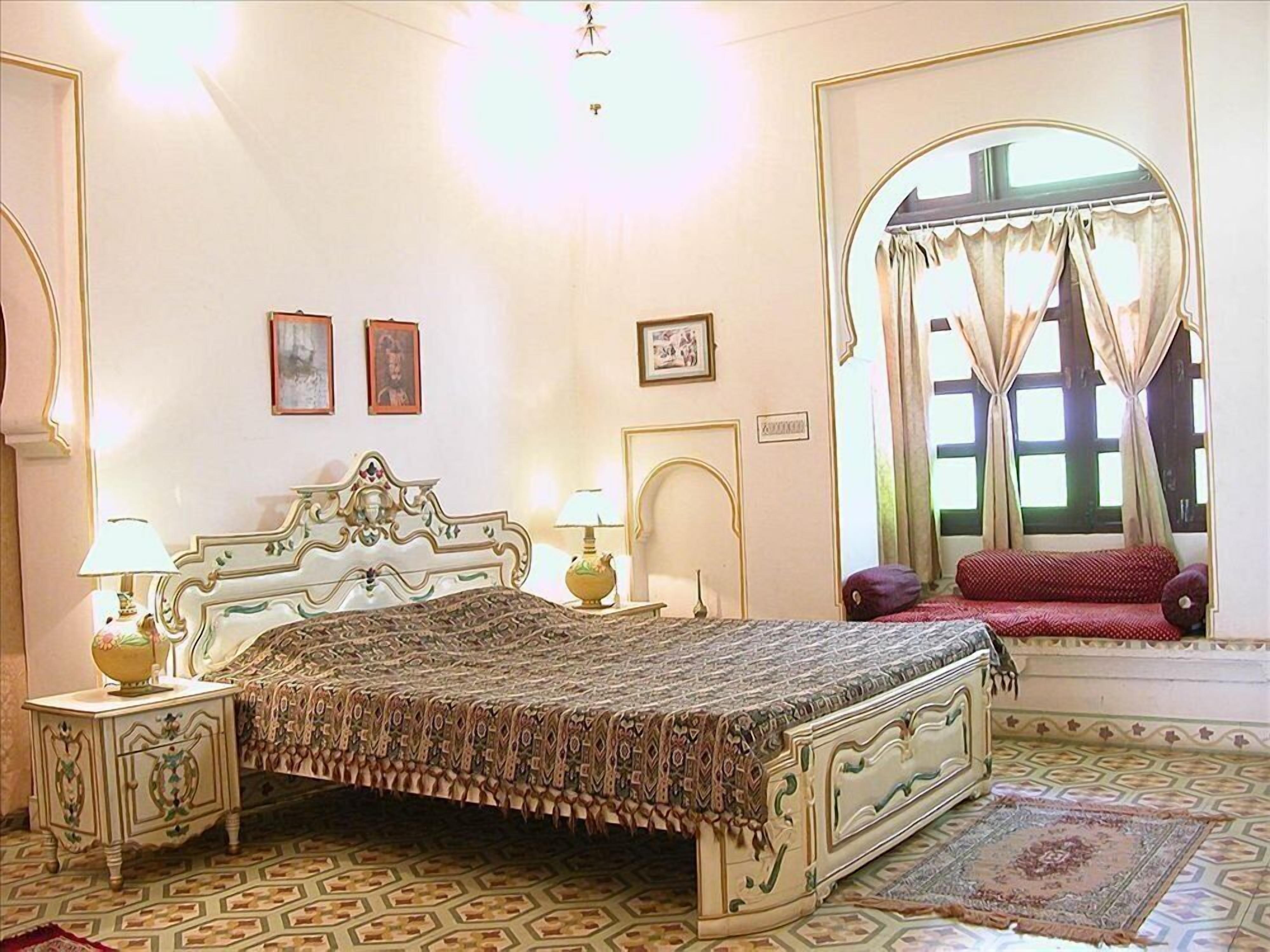 Minibar, desk, soundproofing, iron/ironing board