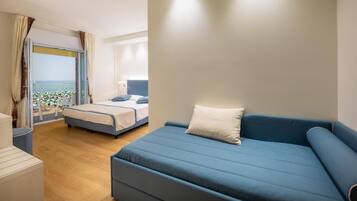 Minibar, Zimmersafe, Schreibtisch, Babybetten