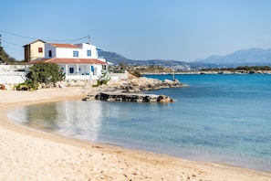 Una playa cerca