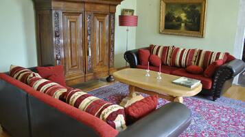 Comfort-Apartment, 1 King-Bett und Schlafsofa | Zimmersafe, Bügeleisen/Bügelbrett, kostenloses WLAN, Bettwäsche