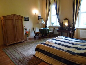 Coffres-forts dans les chambres, fer et planche à repasser