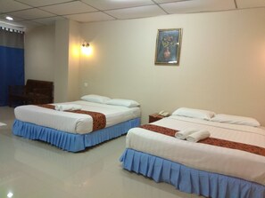 In-room safe, desk, iron/ironing board, free WiFi - Hotel KT Mutiara (Kuala Terengganu)
