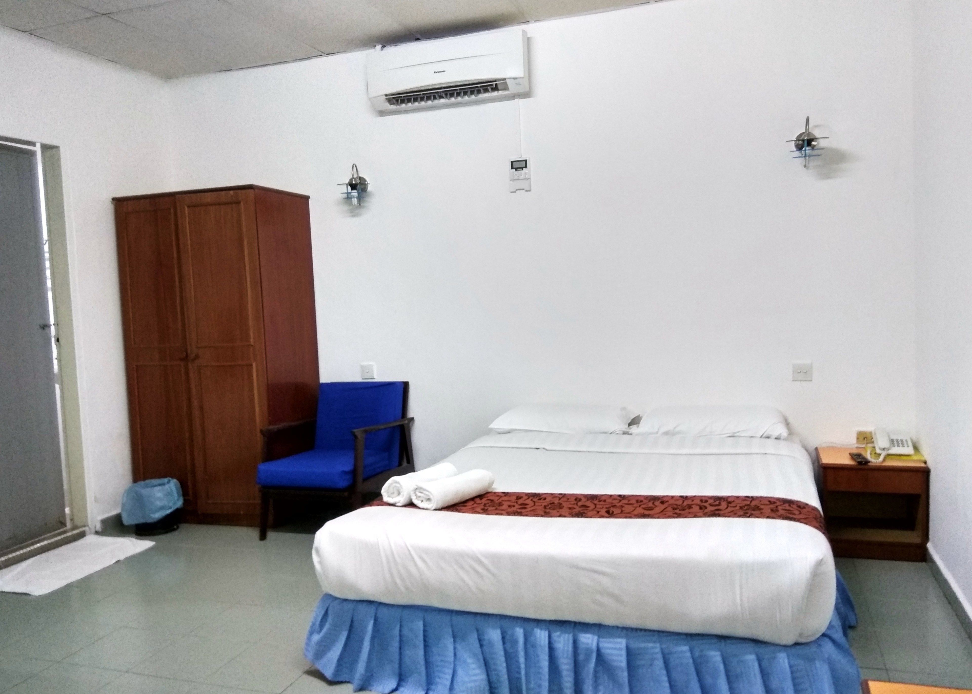 In-room safe, desk, iron/ironing board, free WiFi
