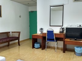 Double Room | Peti besi dalam bilik, meja, seterika/papan seterika, Wi-fi percuma