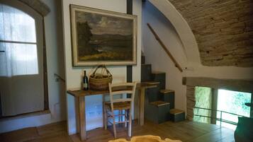 Verdunkelungsvorhänge, schallisolierte Zimmer, Bügeleisen/Bügelbrett