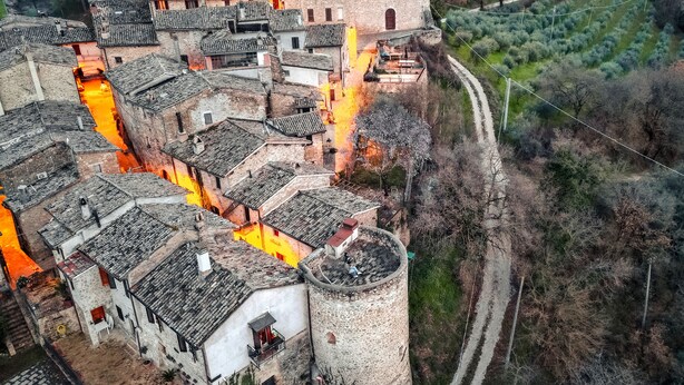 A historic village with traditional stone buildings and a prominent tower. - Ostello Bello Assisi Bevagna (Bevagna)