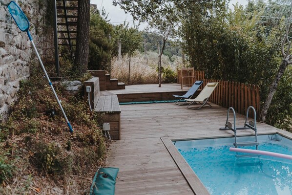 Piscine extérieure (ouverte en saison), parasols de plage