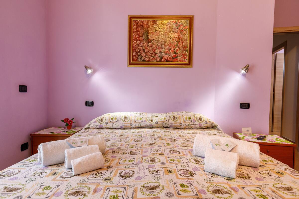 Egyptian cotton sheets, premium bedding, minibar, in-room safe