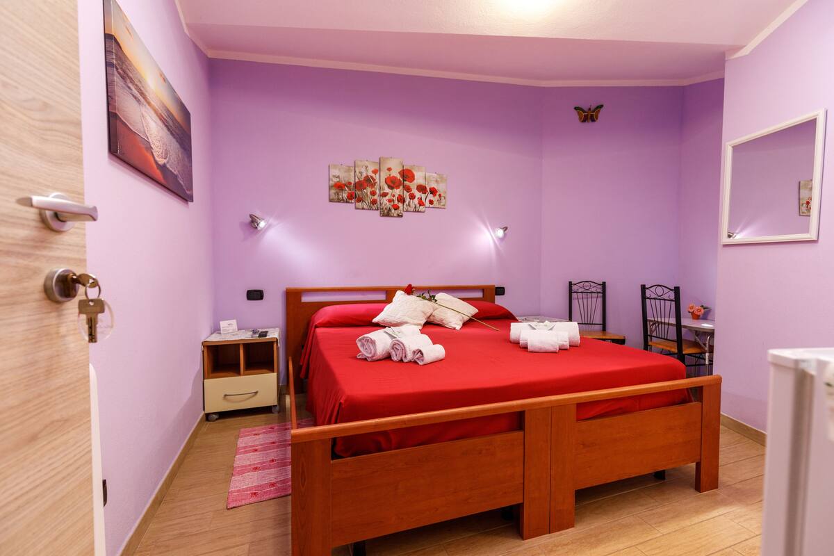 Egyptian cotton sheets, premium bedding, minibar, in-room safe