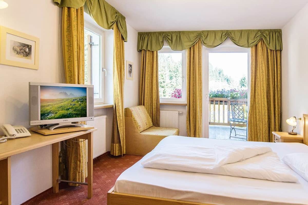Suite, 2 Bedrooms, Annex Building | Premium bedding, in-room safe, desk, soundproofing