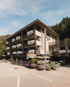 Front of property - DAS Mondschein (Nova Ponente)