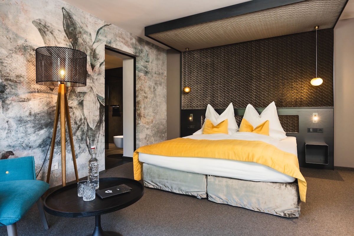 Deluxe Studio Suite | Premium bedding, in-room safe, desk, soundproofing