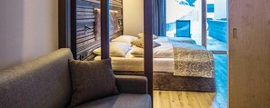 Deluxe Suite | Premium bedding, in-room safe, desk, soundproofing